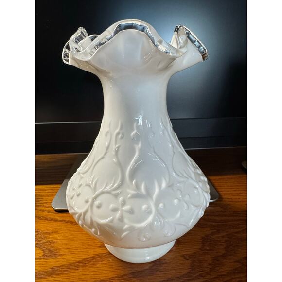 Vintage Fenton Vase Milk Glass Spanish Lace Silvercrest Edge 8" tall Milkglass - Picture 1 of 7
